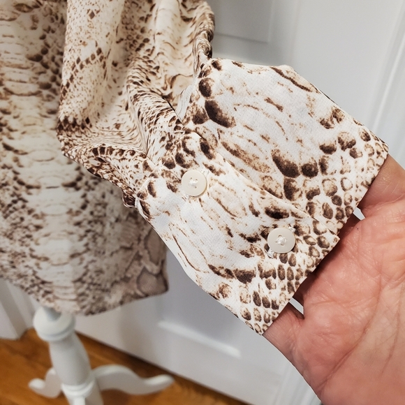 NWT Bar III Snake Print Sheer Tie/Button Front Blouse Size Med. Ret. $59.50 - Picture 4 of 13
